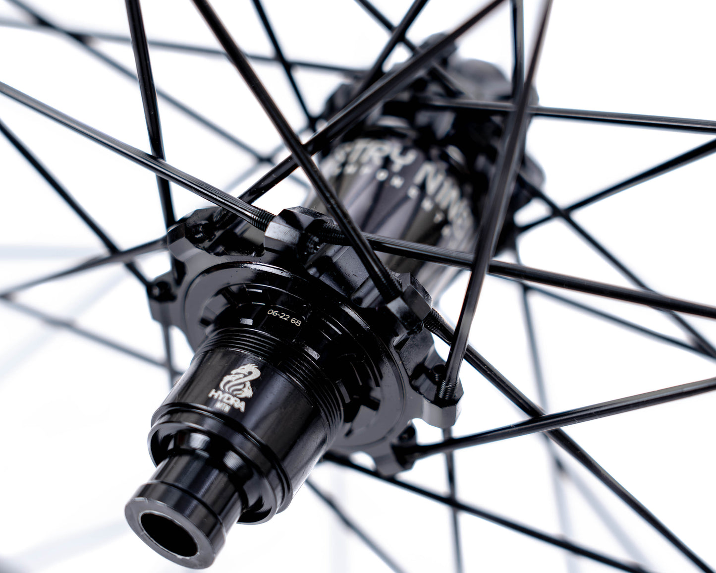 HYDRA - TRAIL-S - 29" - WHEELSET - BLACK HUB - 1 555.00 6.750 555.00 BLACK SPOKES - 15X110 - 12X148 - XD