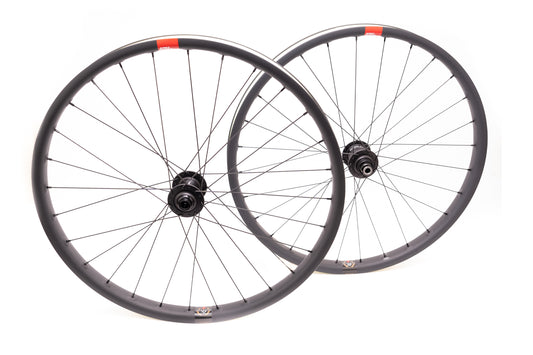 Santa Cruz Reserve 37,  Chris King MS ISO Boost  27.5" Wheelset Matte Blk