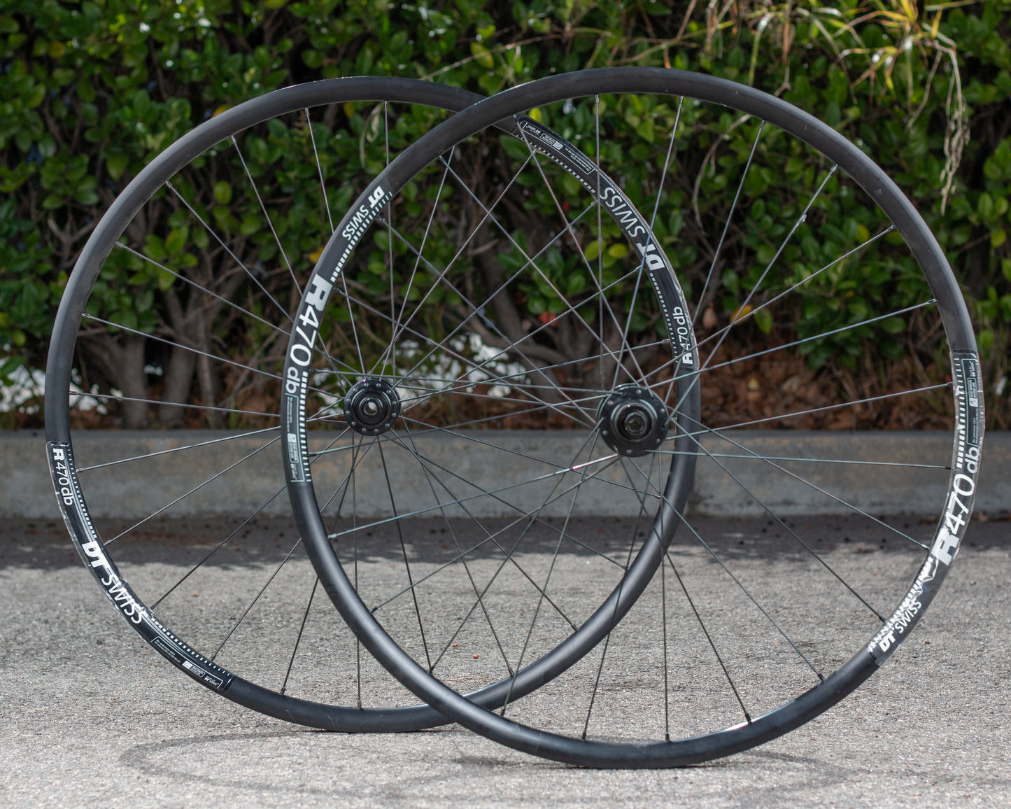 DT Swiss R470 db Aluminum 700c Wheelset thru axle 12mm