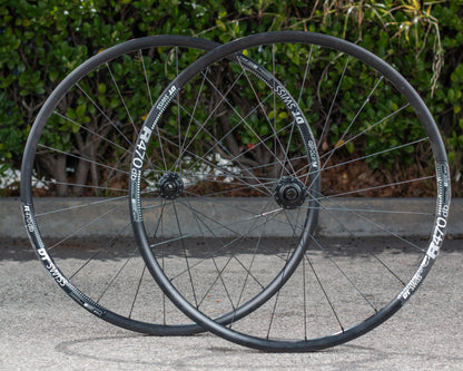DT Swiss R470 db Aluminum 700c Wheelset thru axle 12mm