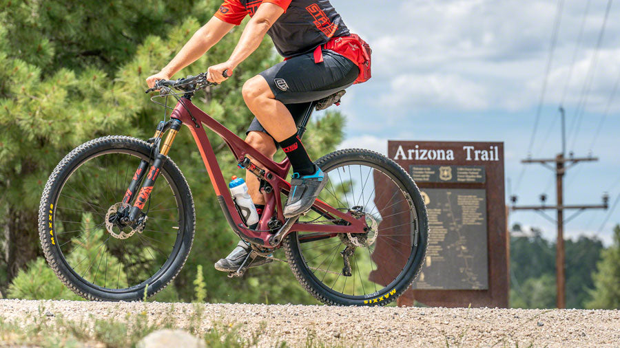 Stan's No Tubes Flow CB7 Front Wheel